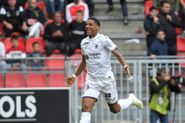Toulouse's French defender Jean-Clair Todibo (C) celebrates after scoring a goal  during the French L1 football match Rennes vs Toulouse, on September 30, 2018 at the Roazhon Park stadium in Rennes, western France. (Photo by LOIC VENANCE / AFP)        (Photo credit should read LOIC VENANCE/AFP/Getty Images)