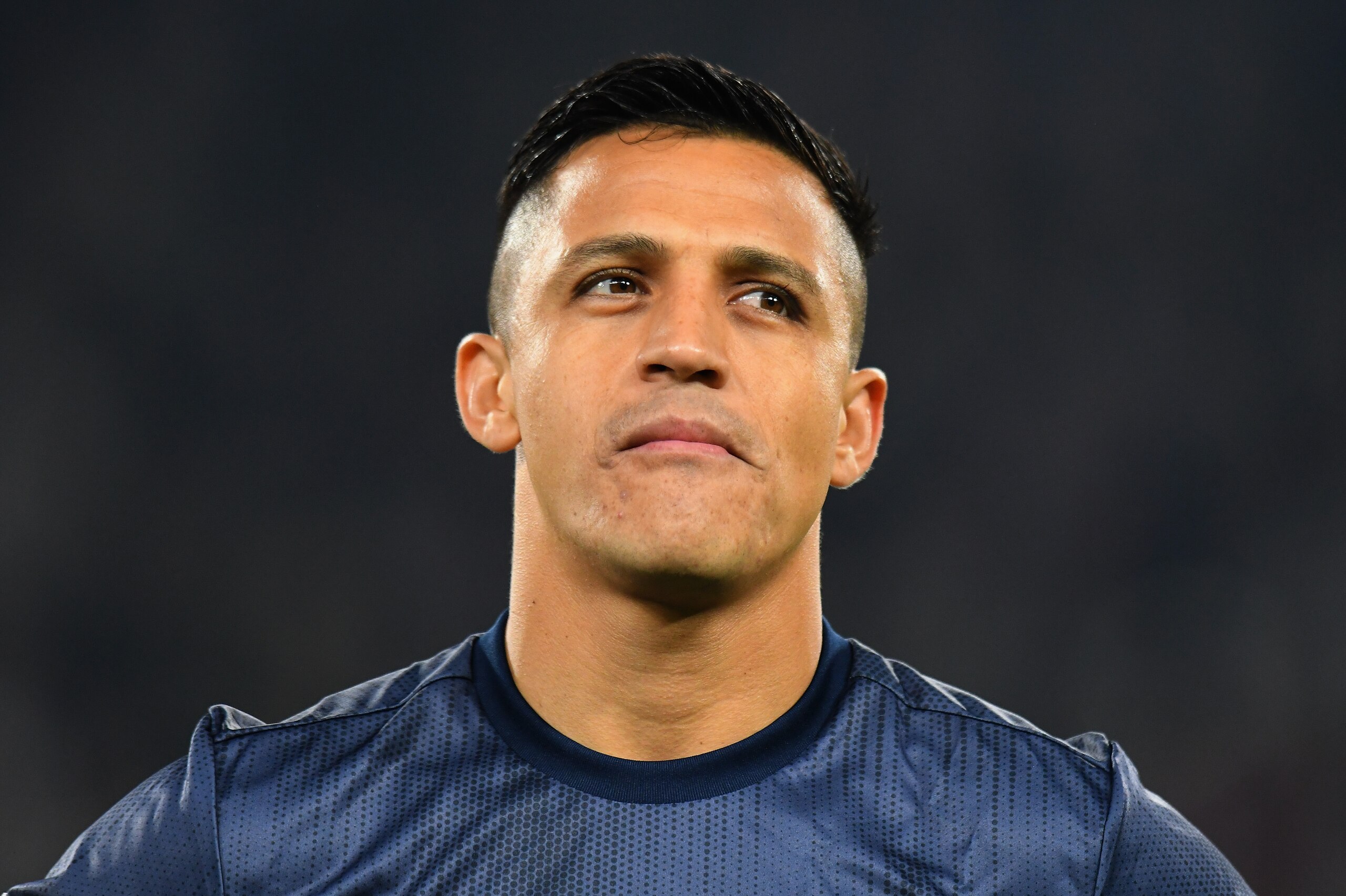 TURIN, ITALY - NOVEMBER 07: Alexis Sánchez of Manchester United FC looks on before the Group H match of the UEFA Champions League between Juventus and Manchester United at  on November 7, 2018 in Turin, Italy.  (Photo by Alessandro Sabattini/Getty Images )