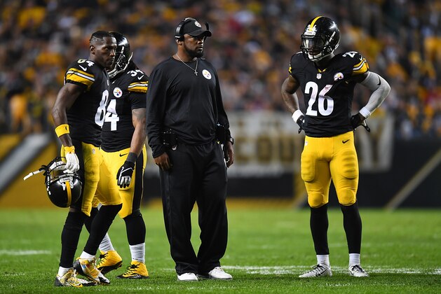 PITTSBURGH, PA - OCTOBER 02:  Antonio Brown #84 looks on alongside head coach Mike Tomlin and Le'Veon Bell #26 of the Pittsburgh Steelers during the game against the Kansas City Chiefs at Heinz Field on October 2, 2016 in Pittsburgh, Pennsylvania. (Photo by Joe Sargent/Getty Images) *** Local Caption ***