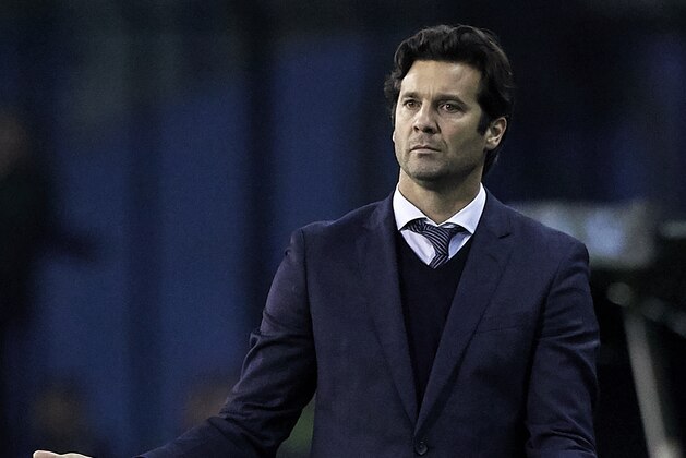 VIGO, SPAIN - NOVEMBER 11:  Santiago Solari the manager of Real Madrid reacts during the La Liga match between RC Celta de Vigo and Real Madrid CF at Abanca Balaidos Stadium on November 11, 2018 in Vigo, Spain  (Photo by Quality Sport Images/Getty Images)