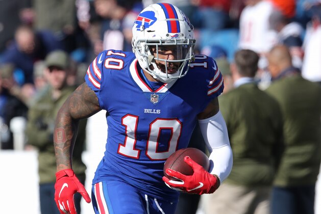 BUFFALO, NY - NOVEMBER 04: Terrelle Pryor #10 of the Buffalo Bills warms up before the start of NFL game action against the Chicago Bears at New Era Field on November 4, 2018 in Buffalo, New York. (Photo by Tom Szczerbowski/Getty Images)