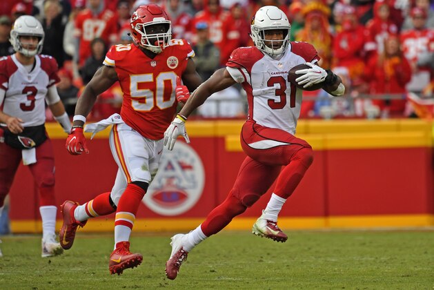 KANSAS CITY, MO - NOVEMBER 11:  Running back David Johnson #31 of the Arizona Cardinals rushes up field past outside linebacker Justin Houston #50 of the Kansas City Chiefs during the second half on November 11, 2018 at Arrowhead Stadium in Kansas City, Missouri.  (Photo by Peter G. Aiken/Getty Images)