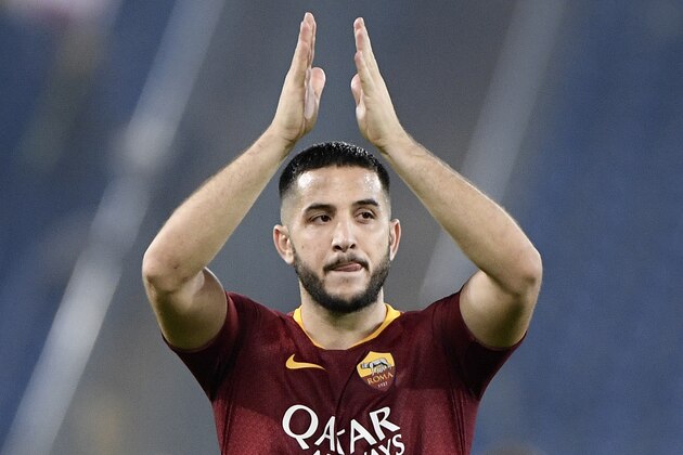 AS Roma Greek defender Konstantinos Manolas acknowledges the public at the end of the UEFA Champions League group G stage football match AS Roma vs CSKA Moscow on October 23, 2018 at the Olympic stadium in Rome. (Photo by Filippo MONTEFORTE / AFP)        (Photo credit should read FILIPPO MONTEFORTE/AFP/Getty Images)