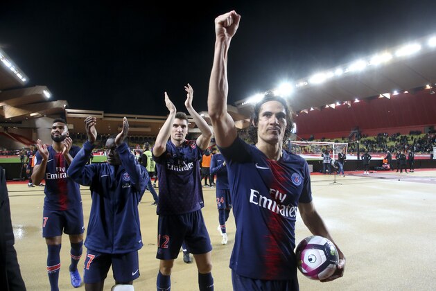 MONACO, MONACO - NOVEMBER 11: Edinson Cavani (right), Moussa Diaby, Thomas Meunier of PSG celebrate the victory following the french Ligue 1 match between AS Monaco and Paris Saint-Germain (PSG) at Stade Louis II on November 11, 2018 in Monaco, Monaco. (Photo by Jean Catuffe/Getty Images)