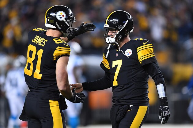PITTSBURGH, PA - NOVEMBER 08: Ben Roethlisberger #7 of the Pittsburgh Steelers celebrates with Jesse James #81 after throwing a 75 yard touchdown to JuJu Smith-Schuster #19 during the first quarter in the game against the Carolina Panthers at Heinz Field on November 8, 2018 in Pittsburgh, Pennsylvania. (Photo by Joe Sargent/Getty Images)