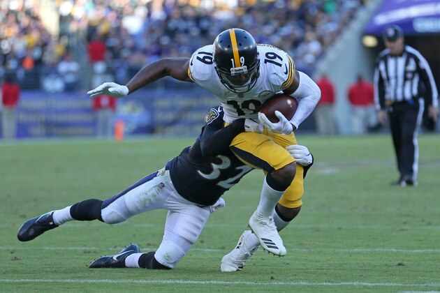 BALTIMORE, MD - NOVEMBER 04: Wide Receiver JuJu Smith-Schuster #19 of the Pittsburgh Steelers is tackled as he carries the ball by free safety Eric Weddle #32 of the Baltimore Ravens in the fourth quarter at M&T Bank Stadium on November 4, 2018 in Baltimore, Maryland. (Photo by Will Newton/Getty Images)