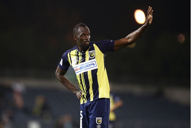 SYDNEY, AUSTRALIA - OCTOBER 12:  Usain Bolt of the Mariners waves to fans during the pre-season friendly match between the Central Coast Mariners and Macarthur South West United at Campbelltown Sports Stadium on October 12, 2018 in Sydney, Australia.  (Photo by Matt King/Getty Images)