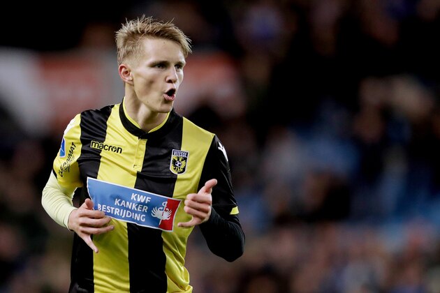 ARNHEM, NETHERLANDS - NOVEMBER 10: Martin Odegaard of Vitesse celebrates 2-0 during the Dutch Eredivisie  match between Vitesse v FC Utrecht at the GelreDome on November 10, 2018 in Arnhem Netherlands (Photo by Broer van den Boom/Soccrates/Getty Images)