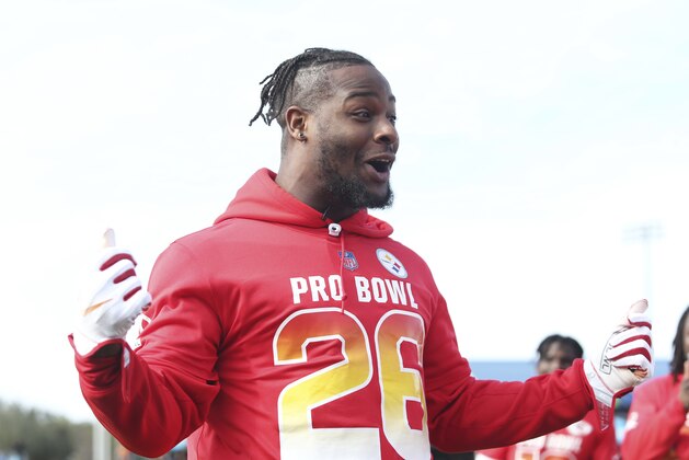AFC running back Le'Veon Bell, of the Pittsburgh Steelers, reacts during Pro Bowl NFL football practice, Thursday, Jan. 25, 2018, in Kissimmee, Fla. (AP Photo/Doug Benc)