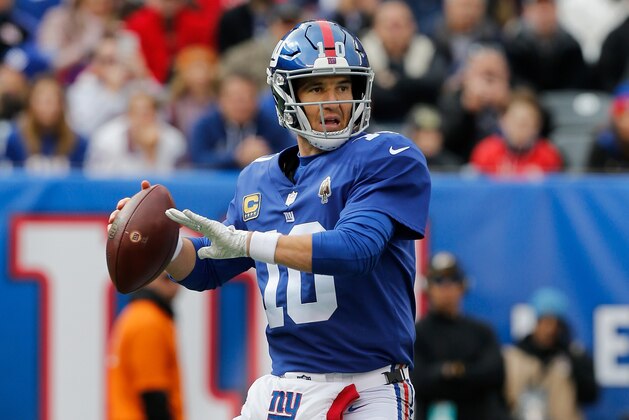 EAST RUTHERFORD, NJ - OCTOBER 28:  (NEW YORK DAILIES OUT)   Eli Manning #10 of the New York Giants in action against the Washington Redskins on October 28, 2018 at MetLife Stadium in East Rutherford, New Jersey. The Redskins defeated the Giants 20-13.  (Photo by Jim McIsaac/Getty Images)