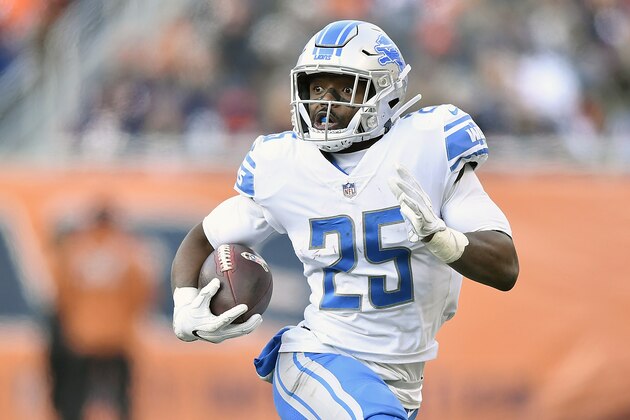 CHICAGO, ILLINOIS - NOVEMBER 11: Theo Riddick #25 of the Detroit Lions runs with the ball against the Chicago Bears at Soldier Field on November 11, 2018 in Chicago, Illinois. (Photo by Quinn Harris/Getty Images)