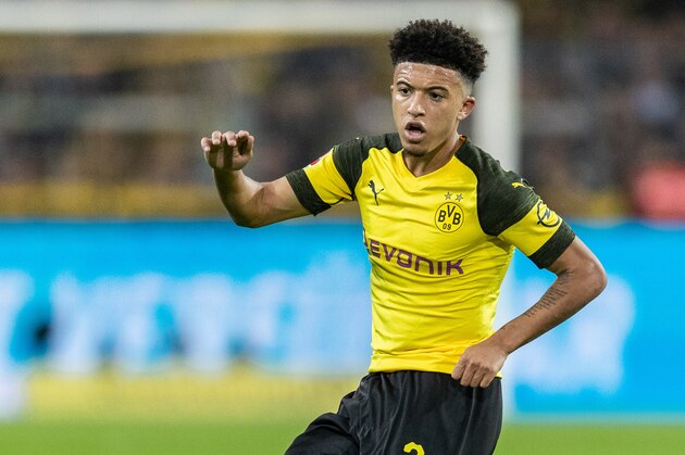 DORTMUND, GERMANY - NOVEMBER 10: Jadon Sancho of Borussia Dortmund runs with the ball during the Bundesliga match between Borussia Dortmund and FC Bayern Muenchen at Signal Iduna Park on November 10, 2018 in Dortmund, Germany. (Photo by Boris Streubel/Getty Images)