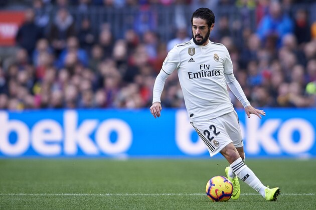 BARCELONA, SPAIN - OCTOBER 28:  Isco Alarcon of Real Madrid in action during the La Liga match between FC Barcelona and Real Madrid CF at Camp Nou on October 28, 2018 in Barcelona, Spain.  (Photo by Quality Sport Images/Getty Images )