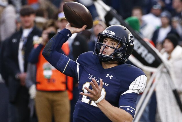 NEW YORK, NY - NOVEMBER 17:  Ian Book #12 of the Notre Dame Fighting Irish passes  during their game against the Syracuse Orange at Yankee Stadium on November 17, 2018 in New York, New York. (Photo by Jeff Zelevansky/Getty Images)
