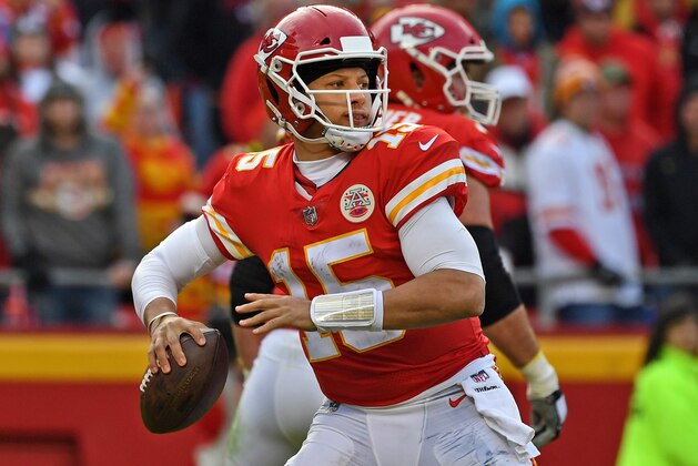 KANSAS CITY, MO - NOVEMBER 11:  Quarterback Patrick Mahomes #15 of the Kansas City Chiefs drops back to pass against the Arizona Cardinals during the second half on November 11, 2018 at Arrowhead Stadium in Kansas City, Missouri.  (Photo by Peter G. Aiken/Getty Images)