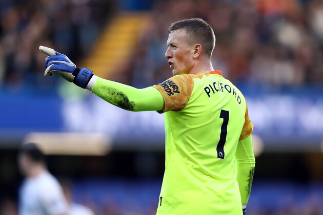 LONDON, ENGLAND - NOVEMBER 11:  Everton goalkeeper Jordan Pickford reacts during the Premier League match between Chelsea FC and Everton FC at Stamford Bridge on November 11, 2018 in London, United Kingdom.  (Photo by Bryn Lennon/Getty Images)