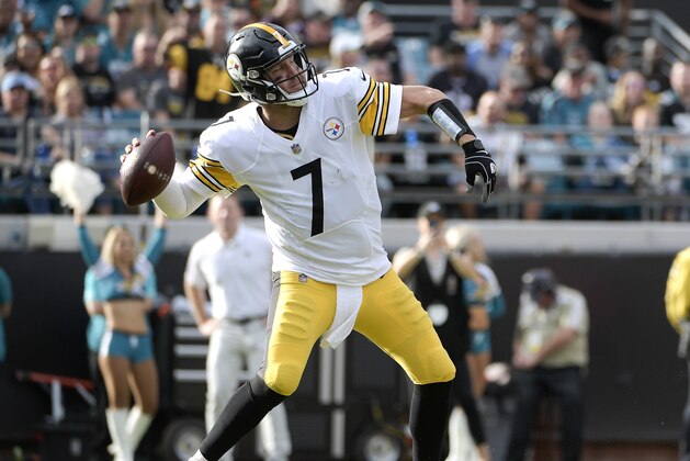 Pittsburgh Steelers quarterback Ben Roethlisberger (7) throws a 78-yard touchdown pass to receiver Antonio Brown during the second half of an NFL football game against the Jacksonville Jaguars, Sunday, Nov. 18, 2018, in Jacksonville, Fla. (AP Photo/Phelan M. Ebenhack)