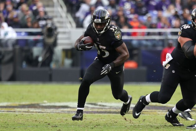 BALTIMORE, MD - NOVEMBER 18: Running Back Gus Edwards #35 of the Baltimore Ravens runs with the ball in the fourth quarter against the Cincinnati Bengals at M&T Bank Stadium on November 18, 2018 in Baltimore, Maryland. (Photo by Rob Carr/Getty Images)