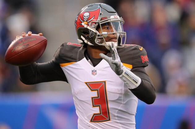 EAST RUTHERFORD, NJ - NOVEMBER 18:  Quarterback Jameis Winston #3 of the Tampa Bay Buccaneers looks to pass against the New York Giants during the fourth quarter at MetLife Stadium on November 18, 2018 in East Rutherford, New Jersey. The New York Giants won 38-35.  (Photo by Elsa/Getty Images)