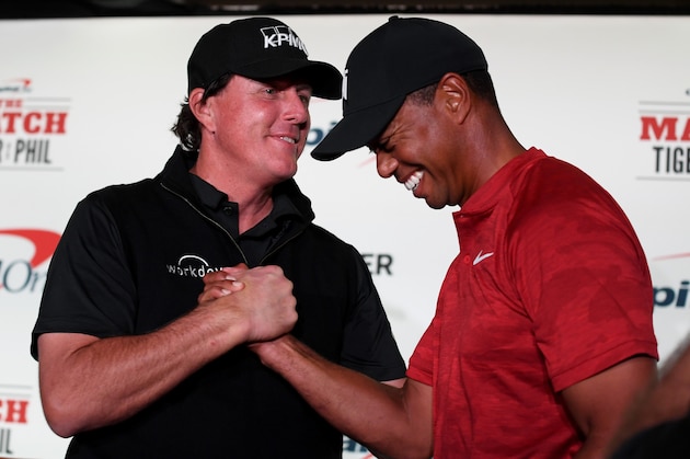 LAS VEGAS, NV - NOVEMBER 20:  (L-R) Phil Mickelson and Tiger Woods shake hands during a press conference before The Match at Shadow Creek Golf Course on November 20, 2018 in Las Vegas, Nevada.  (Photo by Harry How/Getty Images for The Match)
