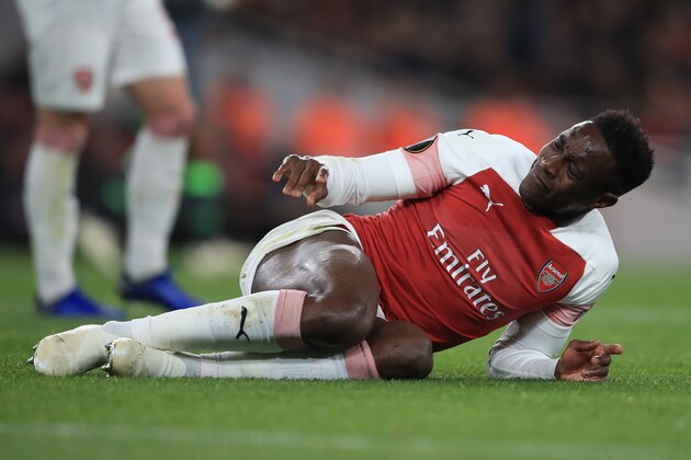 LONDON, ENGLAND - NOVEMBER 08: Danny Welbeck of Arsenal reacts after picking up an injury during the UEFA Europa League Group E match between Arsenal and Sporting CP at Emirates Stadium on November 8, 2018 in London, United Kingdom. (Photo by Marc Atkins/Getty Images)