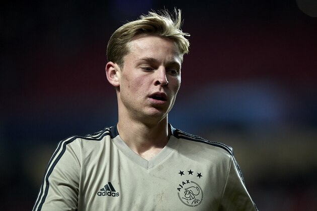 LISBON, PORTUGAL - NOVEMBER 07:  Frenkie de Jong of Ajax looks on prior to the Group E match of the UEFA Champions League between SL Benfica and Ajax at Estadio da Luz on November 7, 2018 in Lisbon, Portugal.  (Photo by Quality Sport Images/Getty Images)