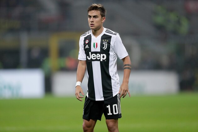 MILAN, ITALY - NOVEMBER 11: Paulo Dybala of Juventus  during the Italian Serie A   match between AC Milan v Juventus at the San Siro on November 11, 2018 in Milan Italy (Photo by Jeroen Meuwsen/Soccrates/Getty Images)