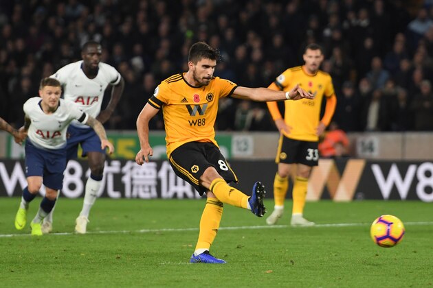 WOLVERHAMPTON, ENGLAND - NOVEMBER 03:  Ruben Neves of Wolverhampton Wanderers scores his team's first goal from the penalty spot during the Premier League match between Wolverhampton Wanderers and Tottenham Hotspur at Molineux on November 3, 2018 in Wolverhampton, United Kingdom.  (Photo by Ross Kinnaird/Getty Images)