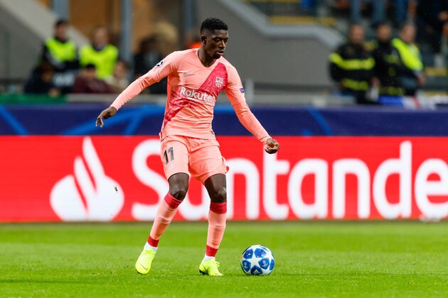MILAN, ITALY - NOVEMBER 06: Ousmane Dembele of FC Barcelona controls the ball during the Group B match of the UEFA Champions League between FC Internazionale and FC Barcelona at San Siro Stadium on November 6, 2018 in Milan, Italy. (Photo by TF-Images/Getty Images)