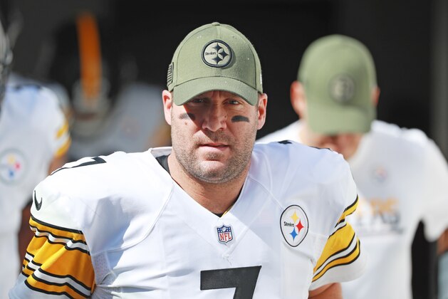 JACKSONVILLE, FL - NOVEMBER 18:  Ben Roethlisberger #7 of the Pittsburgh Steelers runs to the field before their game against the Jacksonville Jaguars at TIAA Bank Field on November 18, 2018 in Jacksonville, Florida.  (Photo by Scott Halleran/Getty Images)