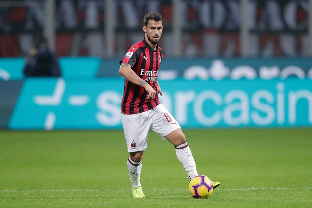 MILAN, ITALY - NOVEMBER 11: Suso of AC Milan  during the Italian Serie A   match between AC Milan v Juventus at the San Siro on November 11, 2018 in Milan Italy (Photo by Jeroen Meuwsen/Soccrates/Getty Images)