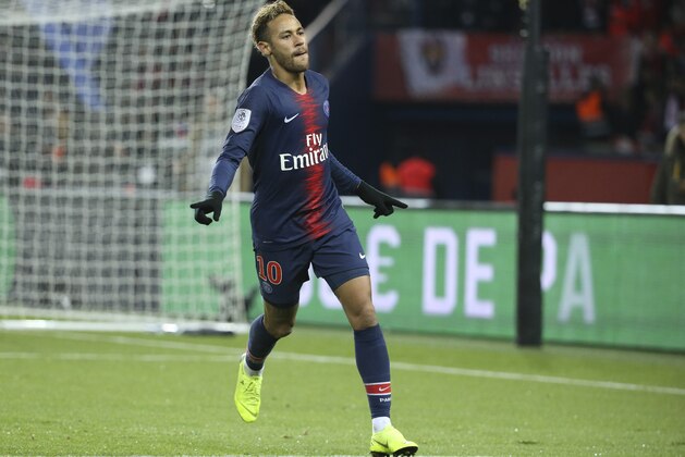 PARIS, FRANCE - NOVEMBER 2: Neymar Jr of PSG celebrates his goal during the french Ligue 1 match between Paris Saint-Germain (PSG) and Lille OSC (LOSC) at Parc des Princes stadium on November 2, 2018 in Paris, France. (Photo by Jean Catuffe/Getty Images)