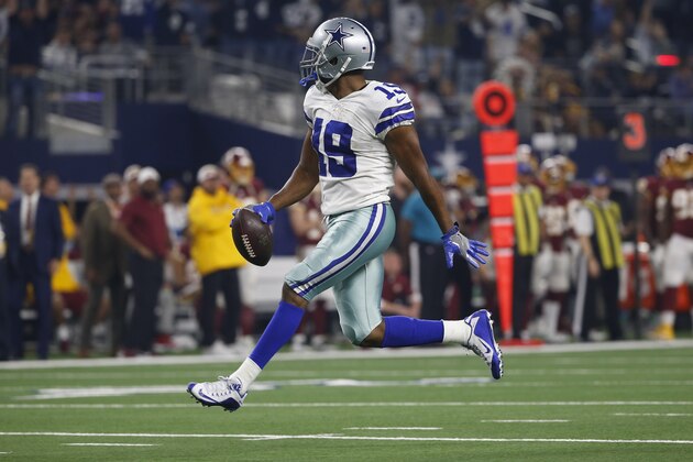 Dallas Cowboys wide receiver Amari Cooper (19) runs in for a touchdown against the Washington Redskins during the second half of an NFL football game in Arlington, Texas, Thursday, Nov. 22, 2018. (AP Photo/Ron Jenkins)