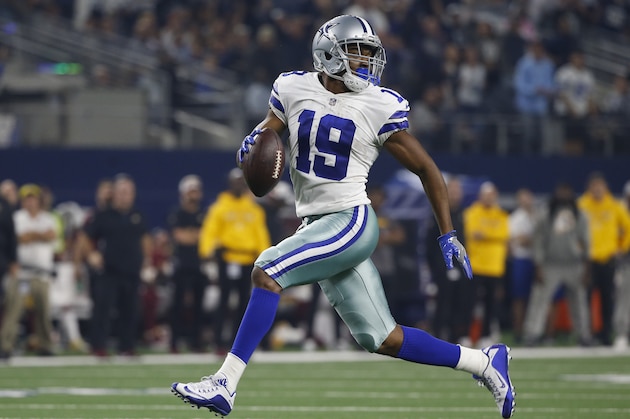 Dallas Cowboys wide receiver Amari Cooper (19) runs in for a touchdown against the Washington Redskins during the second half of an NFL football game in Arlington, Texas, Thursday, Nov. 22, 2018. (AP Photo/Ron Jenkins)