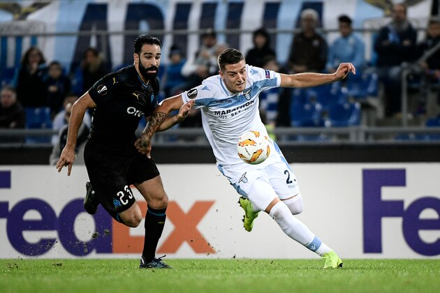 Lazio's Serbian midfielder Sergej Milinkovic-Savic (R) outruns Marseille's French defender Adil Rami during the UEFA Europa League group H football match Lazio Rome vs Marseille on November 8, 2018 at the Olympic stadium in Rome. (Photo by Filippo MONTEFORTE / AFP)        (Photo credit should read FILIPPO MONTEFORTE/AFP/Getty Images)