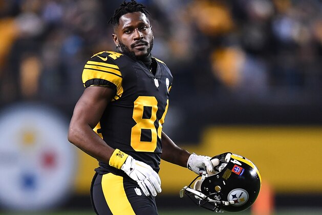 PITTSBURGH, PA - NOVEMBER 08:  Antonio Brown #84 of the Pittsburgh Steelers looks on during the game against the Carolina Panthers at Heinz Field on November 8, 2018 in Pittsburgh, Pennsylvania. (Photo by Joe Sargent/Getty Images)
