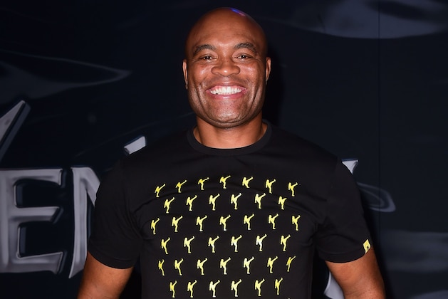 Brazilian mixed martial artist Anderson Silva arrives for the premiere of 'Venom' at the Regency Village theatre in Westwood, California, on October 1, 2018. (Photo by Frederic J. BROWN / AFP)        (Photo credit should read FREDERIC J. BROWN/AFP/Getty Images)