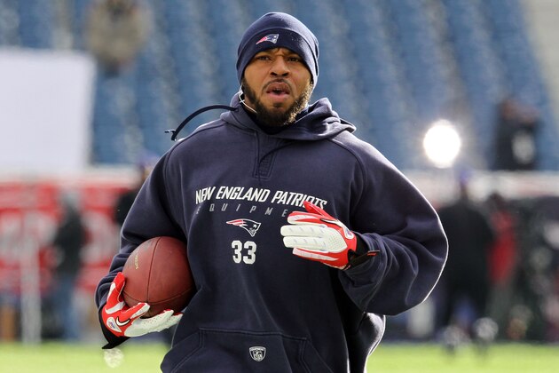 FOXBORO, MA - JANUARY 22:   Kevin Faulk #33 of the New England Patriots warms up prior to playing against the Baltimore Ravens in AFC Championship Game at Gillette Stadium on January 22, 2012 in Foxboro, Massachusetts.  (Photo by Jim Rogash/Getty Images)