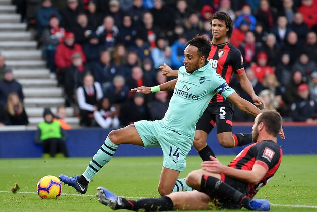 BOURNEMOUTH, ENGLAND - NOVEMBER 25:  Pierre-Emerick Aubameyang of Arsenal scores his team's second goal during the Premier League match between AFC Bournemouth and Arsenal FC at Vitality Stadium on November 25, 2018 in Bournemouth, United Kingdom.  (Photo by Dan Mullan/Getty Images)