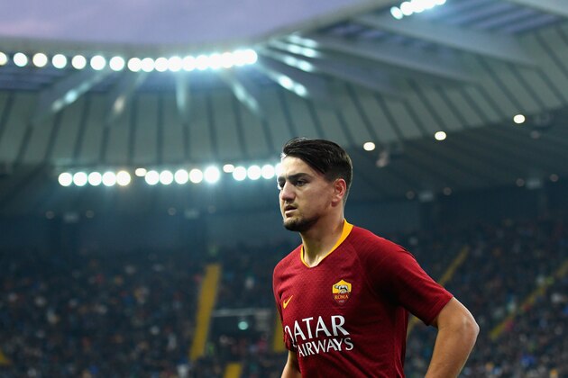 UDINE, ITALY - NOVEMBER 24: Cengiz Under of AS Roma looks on during the Serie A match between Udinese and AS Roma at Stadio Friuli on November 24, 2018 in Udine, Italy.  (Photo by Alessandro Sabattini/Getty Images)