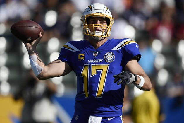 Los Angeles Chargers quarterback Philip Rivers prepares to throw against the Arizona Cardinals during the first half of an NFL football game Sunday, Nov. 25, 2018, in Carson, Calif. (AP Photo/Kelvin Kuo )