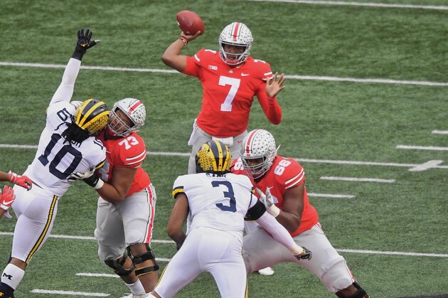 COLUMBUS, OH - NOVEMBER 24:  Quarterback Dwayne Haskins #7 of the Ohio State Buckeyes passes against the Michigan Wolverines at Ohio Stadium on November 24, 2018 in Columbus, Ohio. Ohio State defeated Michigan 62-39.  (Photo by Jamie Sabau/Getty Images)