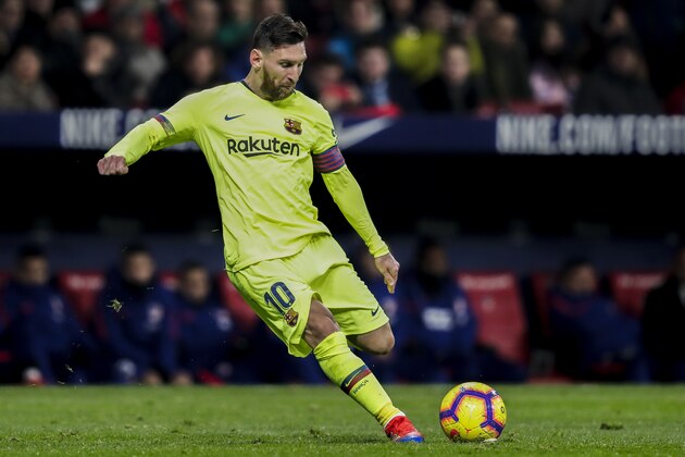 MADRID, SPAIN - NOVEMBER 24: Lionel Messi of FC Barcelona during the La Liga Santander  match between Atletico Madrid v FC Barcelona at the Estadio Wanda Metropolitano on November 24, 2018 in Madrid Spain (Photo by David S. Bustamante/Soccrates/Getty Images)