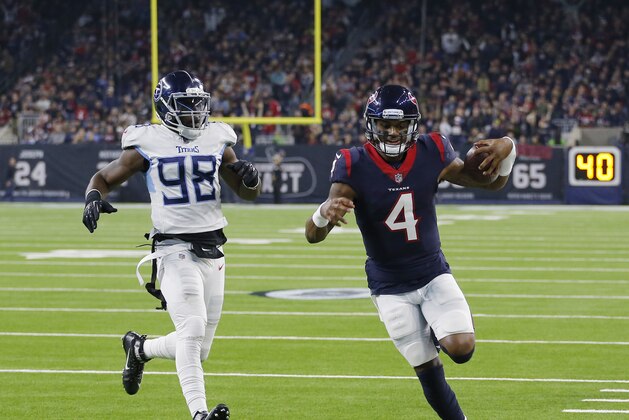 HOUSTON, TEXAS - NOVEMBER 26: Deshaun Watson #4 of the Houston Texans runs for a 15 yard touchdown as he beats Brian Orakpo #98 of the Tennessee Titans to the endzone during the second quarter against the Tennessee Titans at NRG Stadium on November 26, 2018 in Houston, Texas. (Photo by Bob Levey/Getty Images)