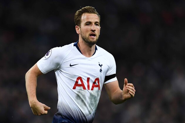 LONDON, ENGLAND - NOVEMBER 24: Harry Kane of Tottenham Hotspur looks on during the Premier League match between Tottenham Hotspur and Chelsea FC at Tottenham Hotspur Stadium on November 24, 2018 in London, United Kingdom. (Photo by David Ramos/Getty Images)