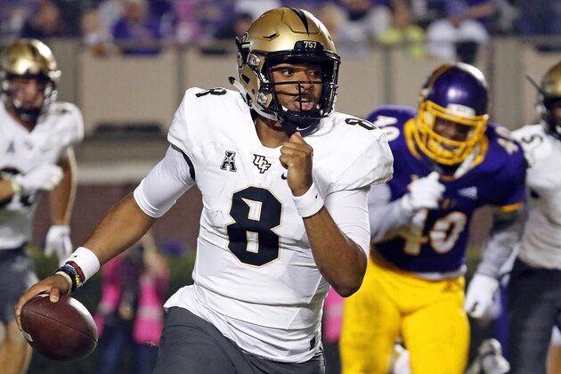 Central Florida's Darriel Mack Jr. (8) scrambles away from East Carolina's Nate Harvey (40) during the first half of an NCAA college football game in Greenville, N.C., Saturday, Oct. 20, 2018. (AP Photo/Karl B DeBlaker)