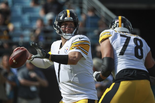 JACKSONVILLE, FL - NOVEMBER 18: Ben Roethlisberger #7 of the Pittsburgh Steelers drops back to pass during the first half against the Jacksonville Jaguars at TIAA Bank Field on November 18, 2018 in Jacksonville, Florida.  (Photo by Scott Halleran/Getty Images)