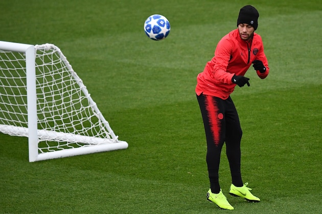 Paris Saint-Germain's Brazilian forward Neymar plays the ball during a training session in Saint-Germain-en-Laye, west of Paris, on November 27, 2018, on the eve of their UEFA Champions League Group C football match against Liverpool. (Photo by FRANCK FIFE / AFP)        (Photo credit should read FRANCK FIFE/AFP/Getty Images)