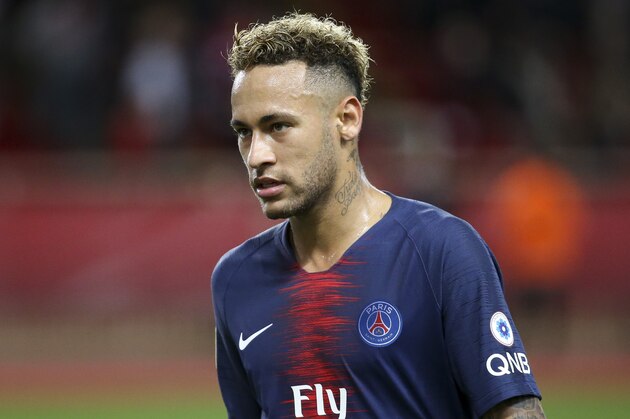 MONACO, MONACO - NOVEMBER 11: Neymar Jr of PSG during the french Ligue 1 match between AS Monaco and Paris Saint-Germain (PSG) at Stade Louis II on November 11, 2018 in Monaco, Monaco. (Photo by Jean Catuffe/Getty Images)