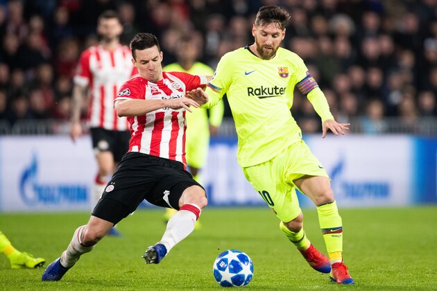 Nick Viergever of PSV, Lionel Messi of FC Barcelona during the UEFA Champions League group C match between PSV Eindhoven and FC Barcelona at the Phillips stadium on November 28, 2018 in Eindhoven, The Netherlands(Photo by VI Images via Getty Images)